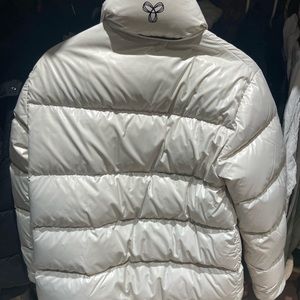 Aritzia Super Puff Regular in High Gloss White Size Small